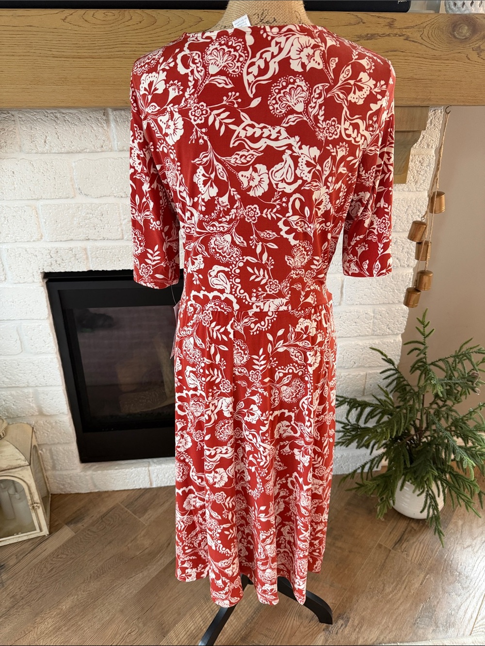 London Times Red and White Floral Midi Wrap Dress - Picture 6 of 10